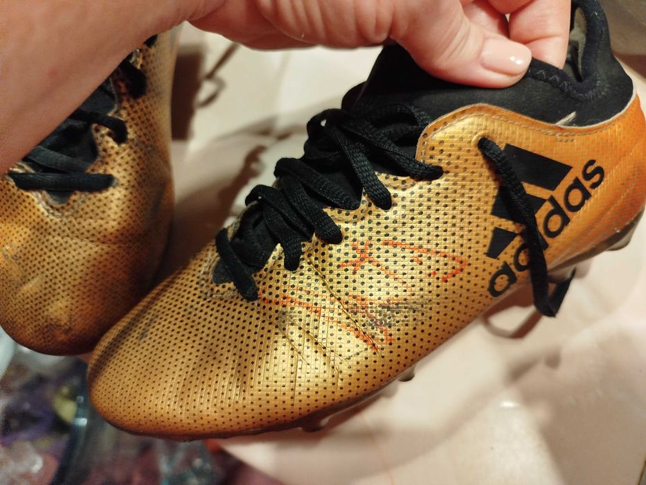 Adidași ADIDAS de fotbal, 37, utilizabili,cu semnături