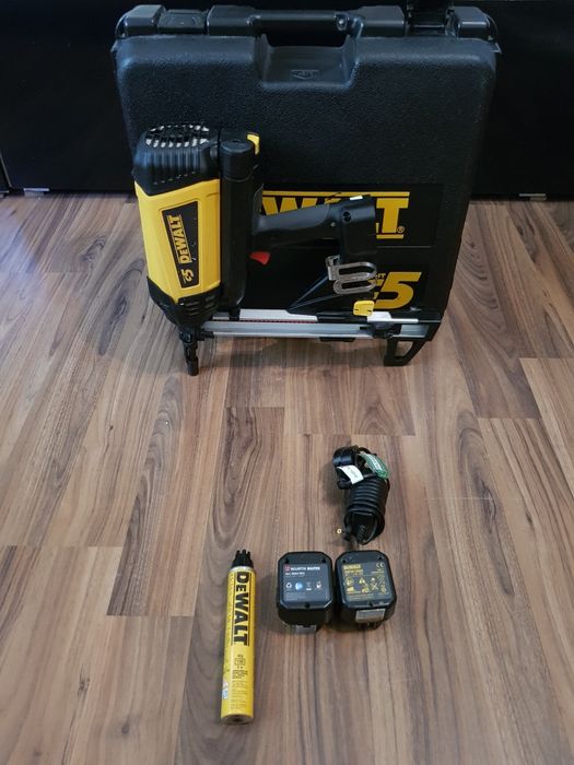 Dewalt C5 Pistol de bătut cuie în beton
