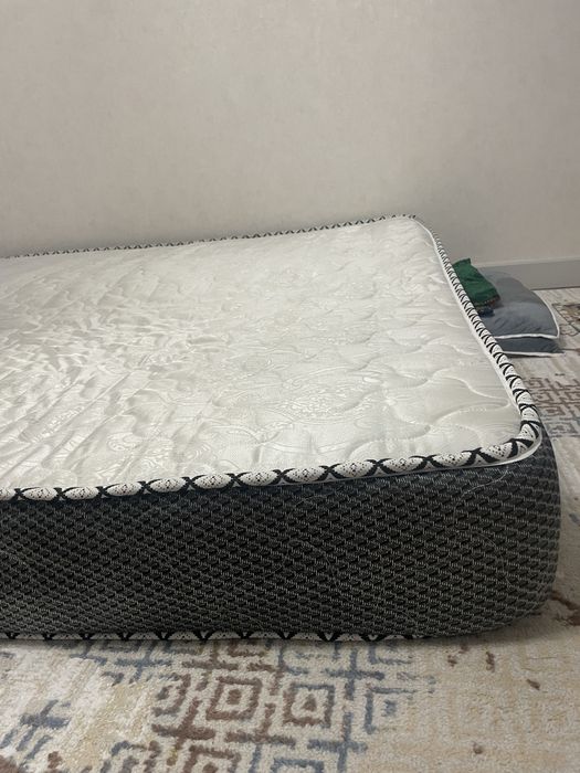 Матрас 200на180.