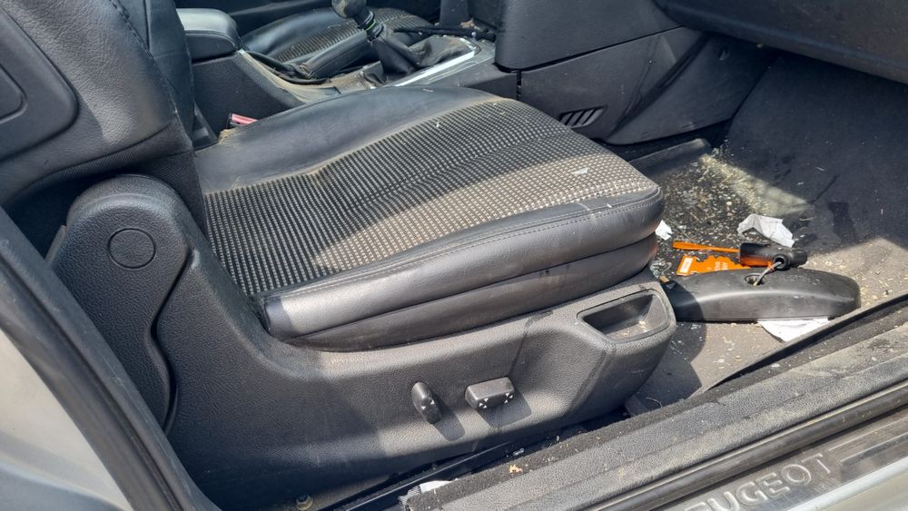 Dezmembrez Peugeot 407 2.0 136 cai