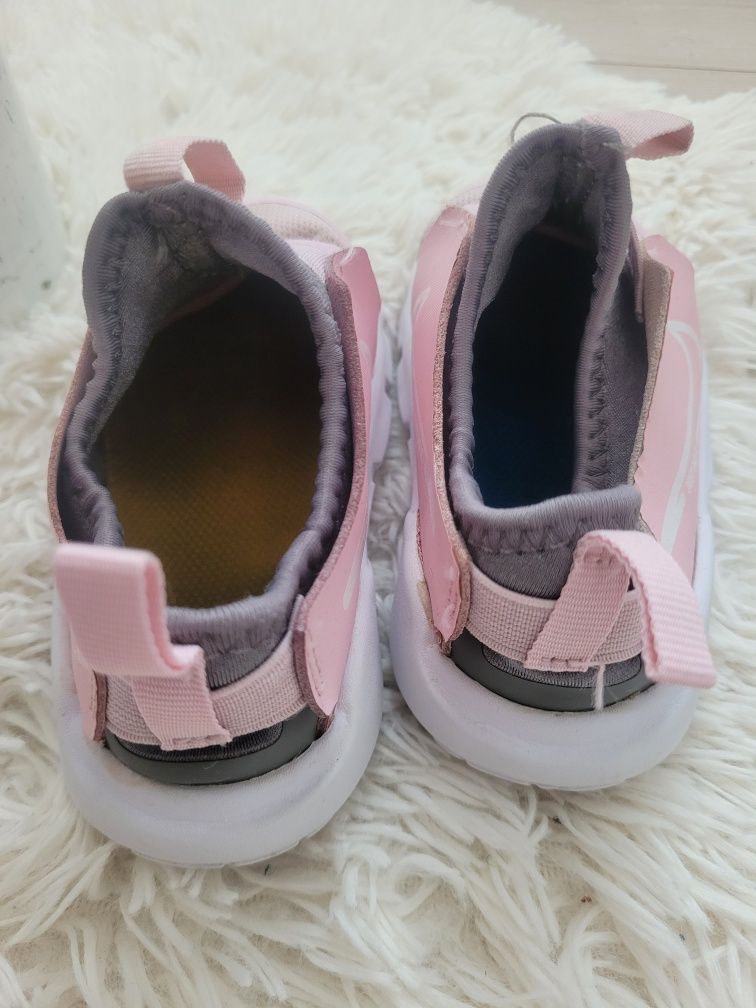 Розови маратонки NIKE за момиченце 27 номер  и розови кроксове  26 ном