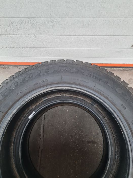 Всвсезонни гуми 2 броя GOODYEAR Vector4Seasons 215 60 R17 дот 4717