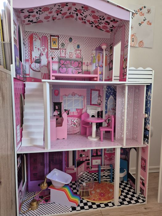 Casuta din lemn pentru papusi