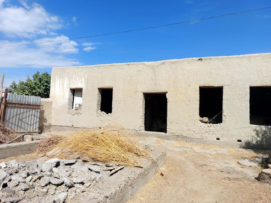 Uchastka sotiladi.narxi kelishiladi.pul zarur