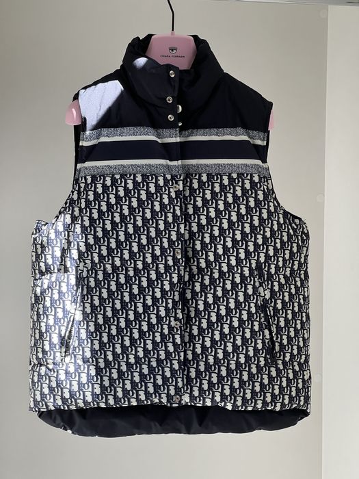 Продам жилет от Монклер люкс