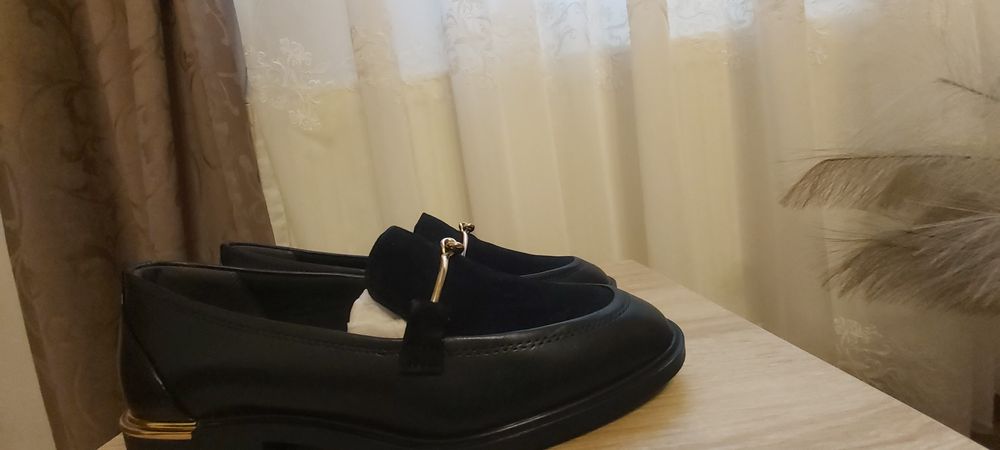 Vând pantofi damă Tamaris, marimea 37.