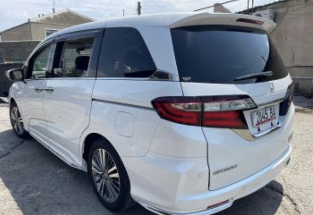 Honda Odyssey . Япония. Hybrid.