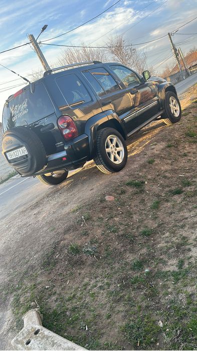 Vând jeep cheroke 2.8