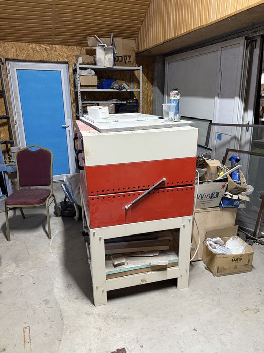 Utilaj pentru a face sticle bombate