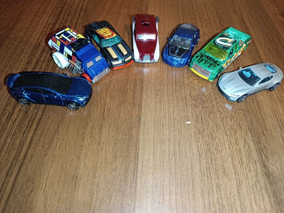 Hot wheels машинки