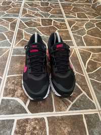 Adidasi sport Nike Reax 40