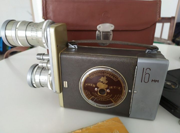 Киносъёмочный аппарат Киев 16С-2 (1958)
