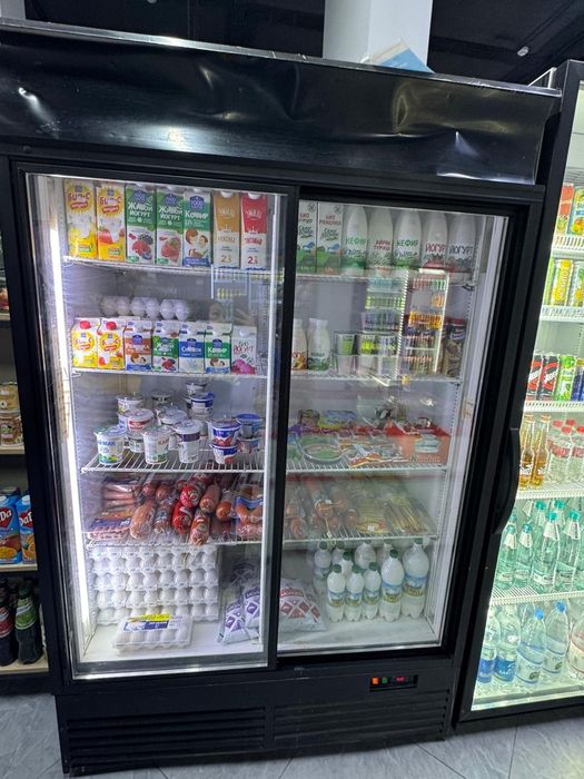 Продается двухдверный холодильник