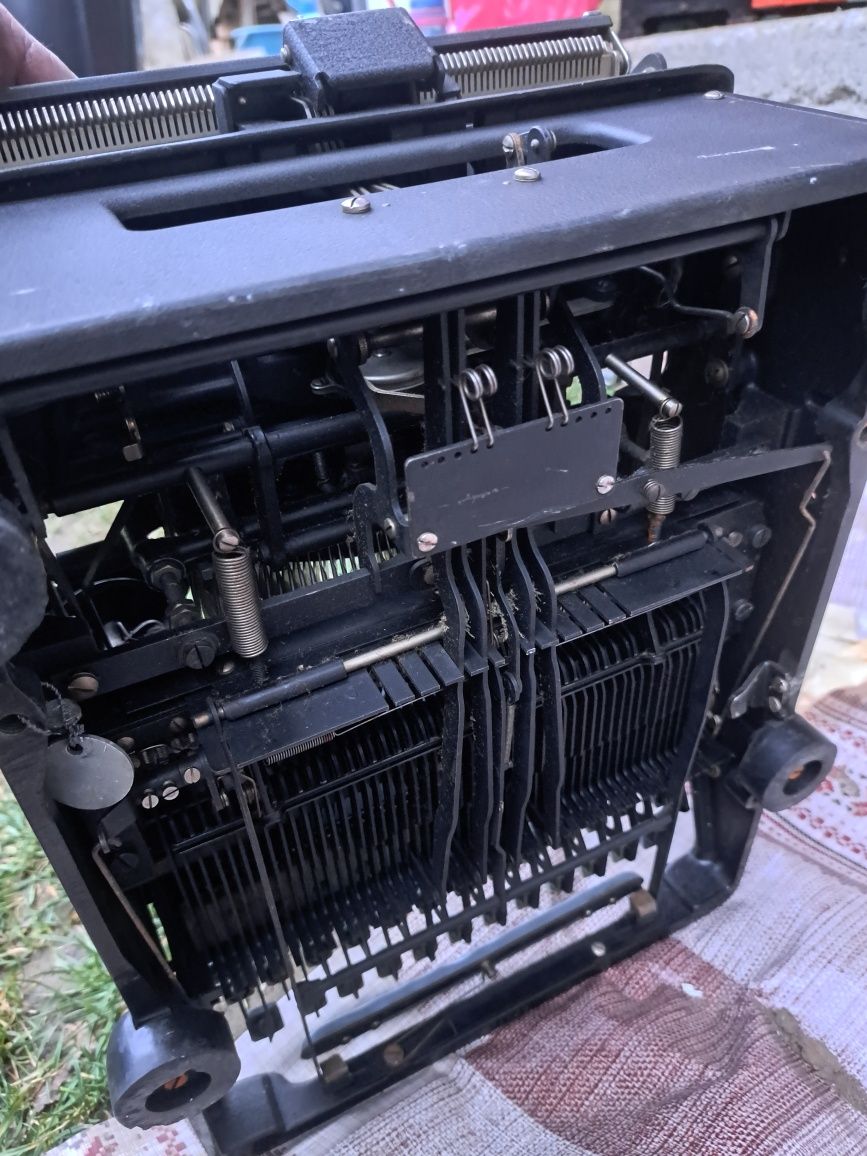Torpedo vintage  masina de scris mecanica