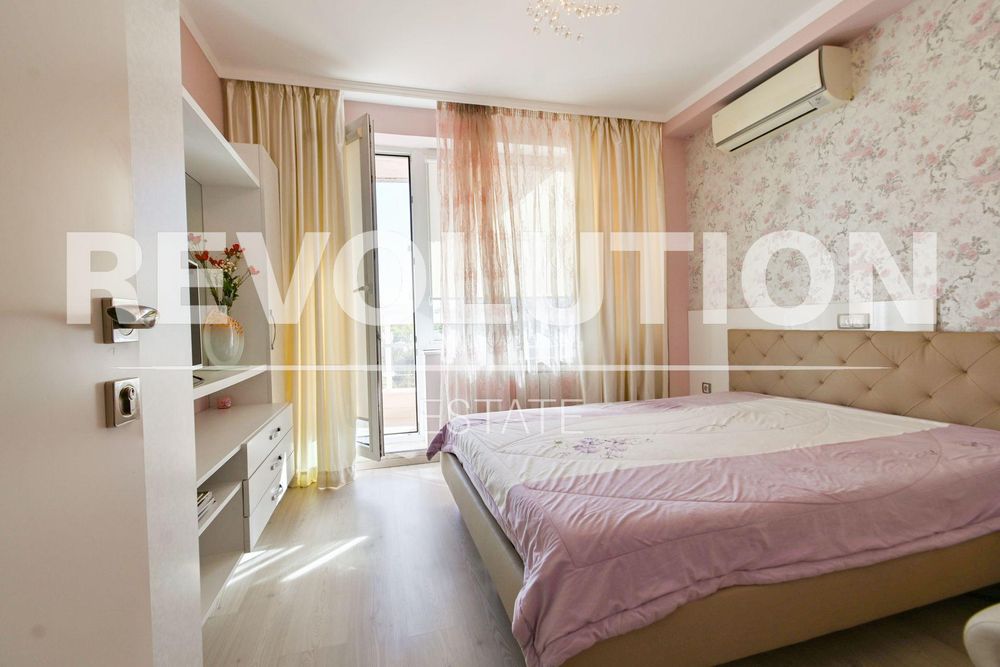 Тристаен апартамент в ж.к. Младост 4.