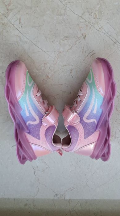 Adidasi roz cu lumini și unicorni, marimea 27, noi, cu eticheta.