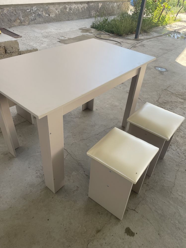 Продам Новый! кухонный стол с 4 стульями