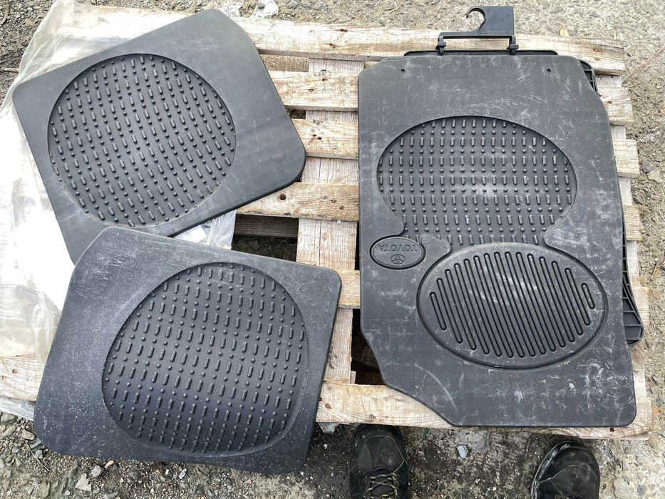 Гумени Стелки Toyota Corolla pz414-e0352-rj Оригинал