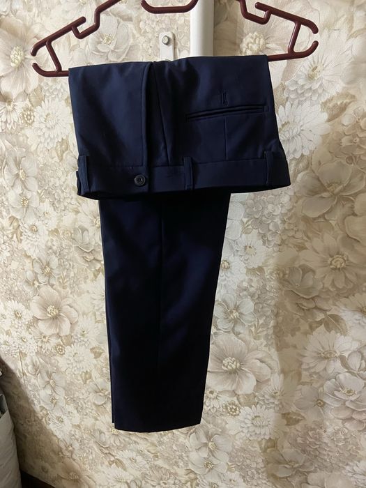 Брюки школьные новые,жилетка в подарок