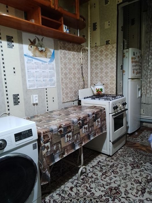 Сдаётся СВОЯ КВАРТИРА 1 комнатная на 2 этаже, напротив базара КАДЫШЕВА