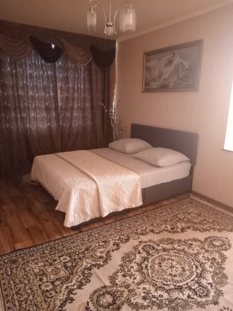 Сдаю посуточно 1 кв в 12. мкр  д.15
