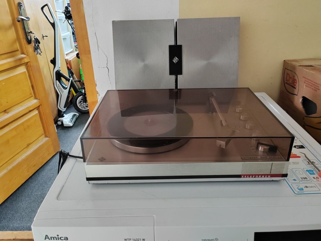Vând pick-up Telefunken partyset 208 stereo cu boxe