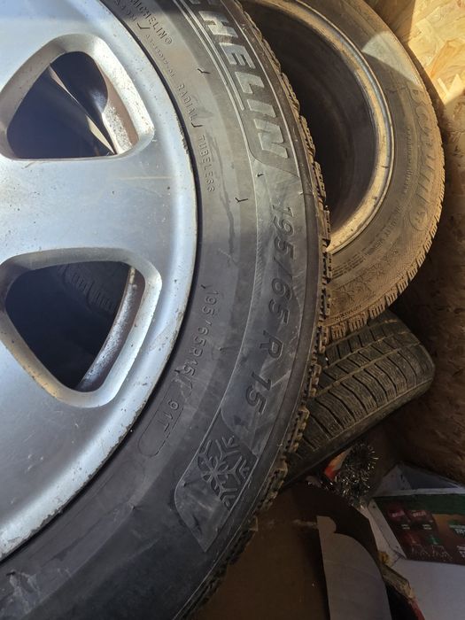 Set Jante Aliaj R15 + Anvelope Iarna 195/65 R15