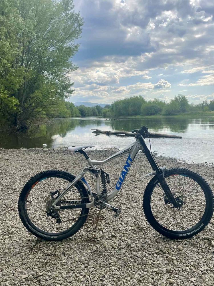 Giant Glory DH велосипед за спускане