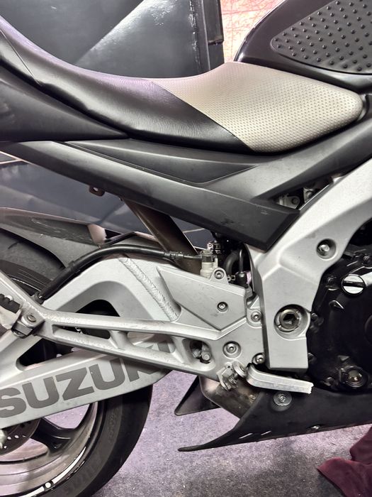 Vand suzuki gsr 600 usor avariat