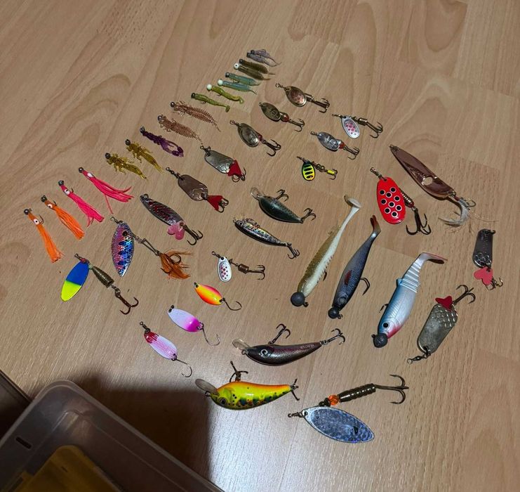 Комплект спинингови примамки - блесни, воблери, силикони, кутии и др.