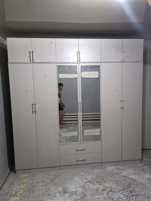 Shkaf sotiladi 990 mindan kvadrat metri Aksiya narxrda
