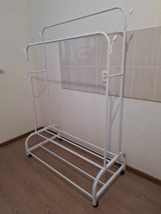 Продам напольную вешалкк