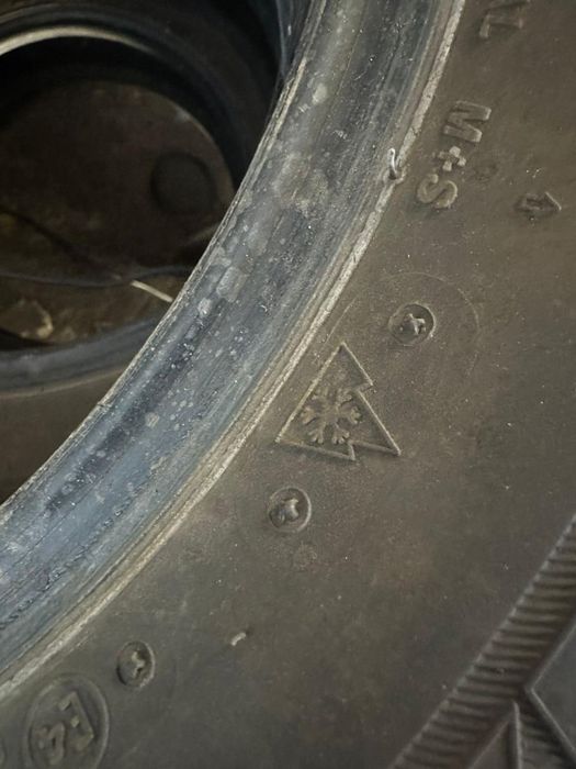 Комплект зимних шин