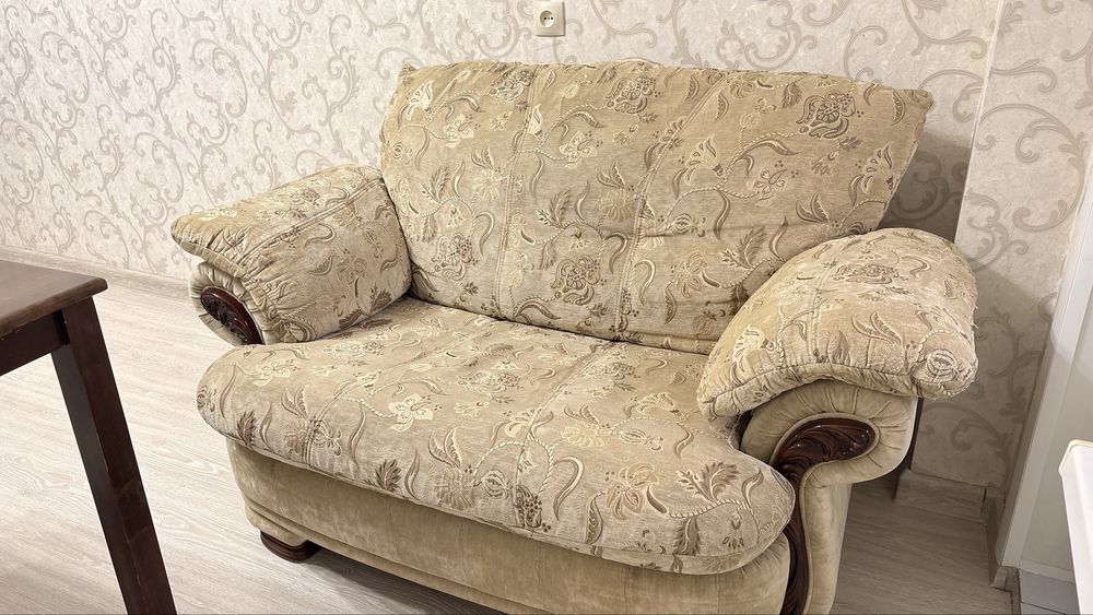 2 дивана и кресло
