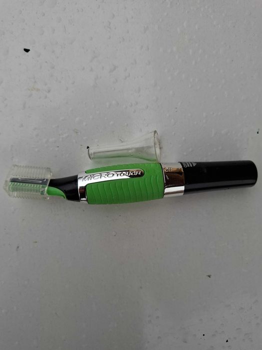 Trimmerul Micro Touch Max pentru nas, perciuni si urechi