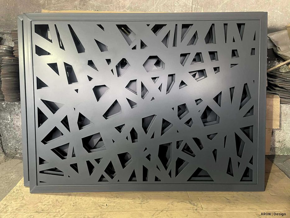 Оградни пана, порти, врати, парапети, табели и много други.