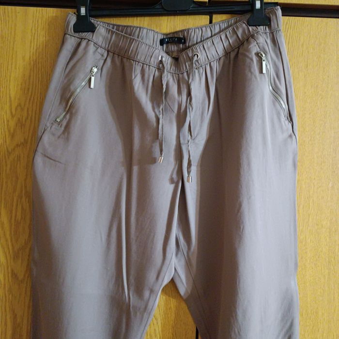 Продавам  панталон Mohito