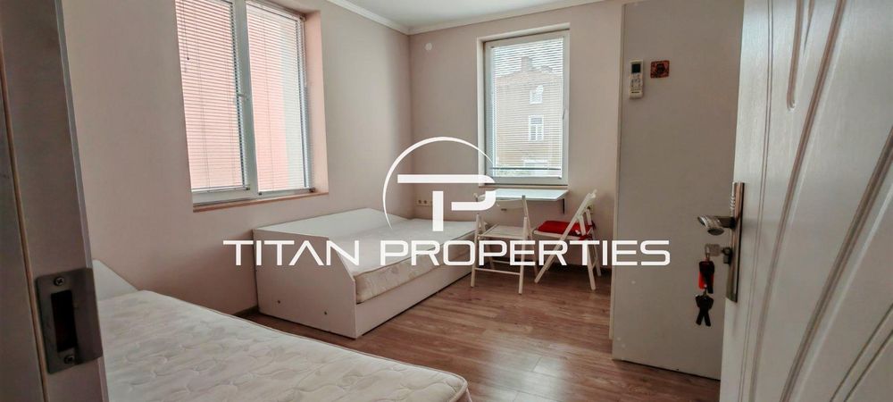 Дава се под наем Едностаен апартамент в Пловдив, Център - 30 кв.м за 275 € - Снимка #1