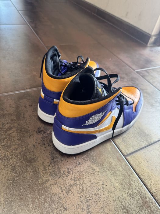 Jordan 1 mid лилави