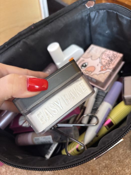 Huda beauty пудра