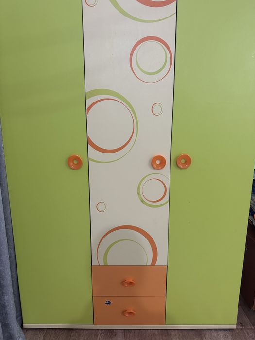 Детский шкаф с  двумя кроватами