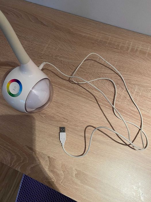 Настолна LED лампа