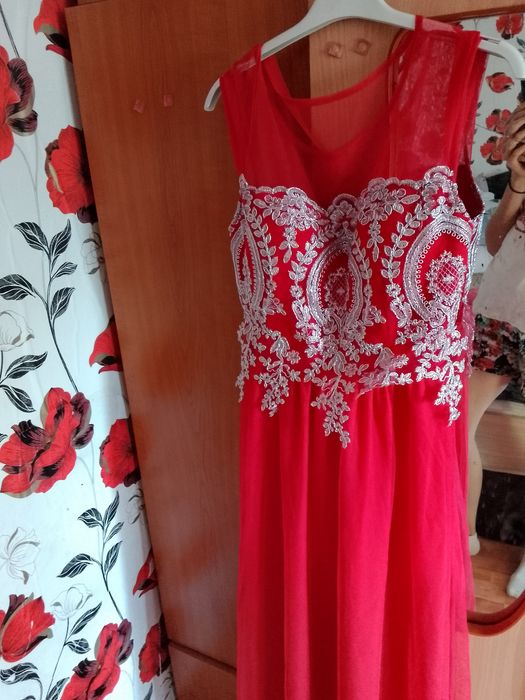 Vând 7 rochițe purtate o singura data