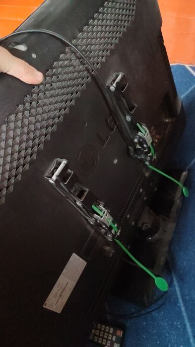 Телевизор жасап тұр