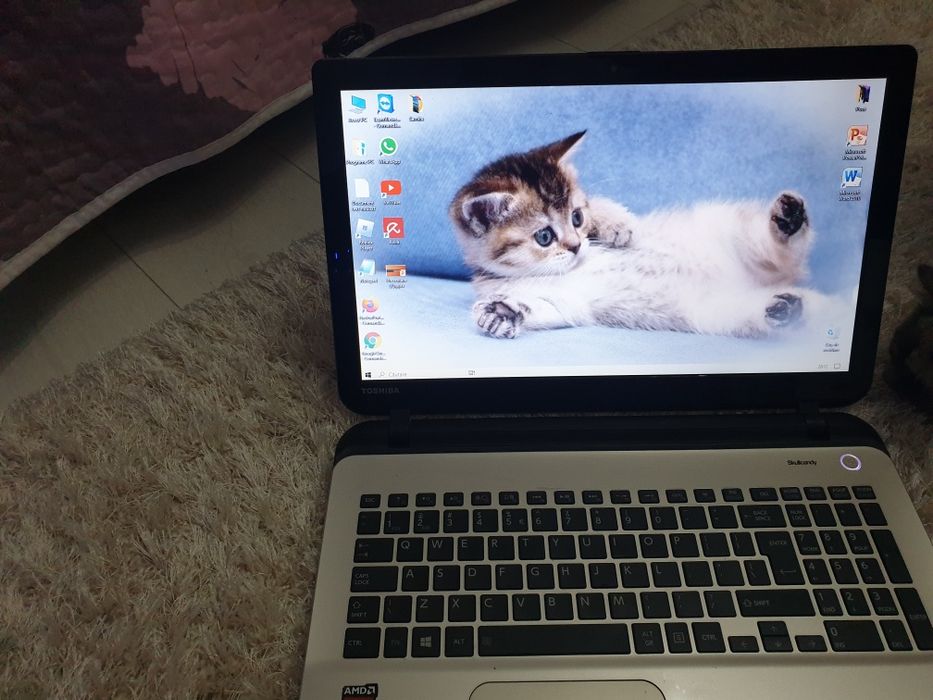 Vând laptop Toshiba