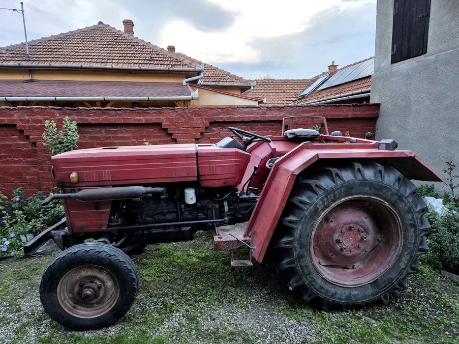 Vand tractor utb 55cp( 5500euro negociabil)