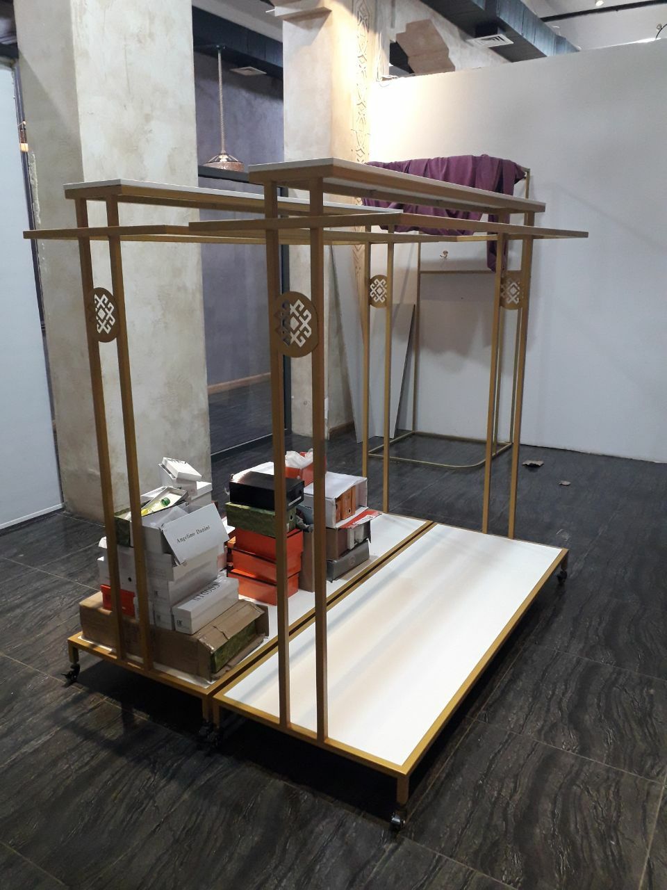 Женский магазин ушын Loft стильдеги мебеллер сатылады
