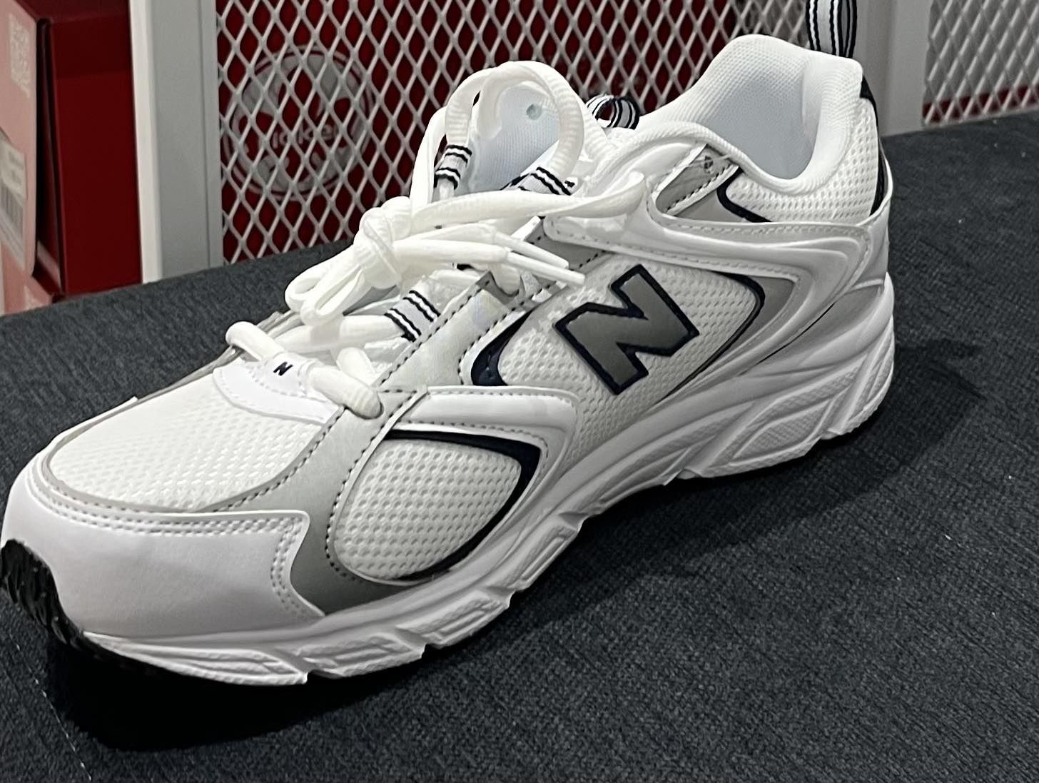 New balance white