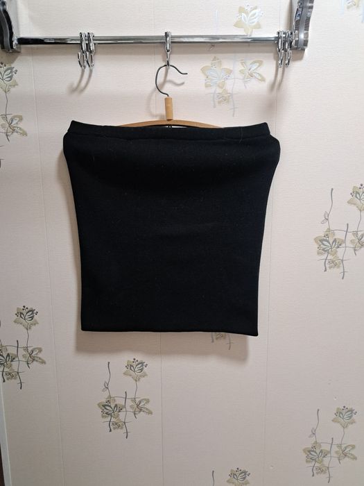 Женские тёплые вещи
Свитера по 75000 за каждую
Водолазка 55000
Юбка