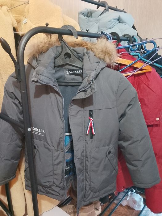 Продам куртку детскую зимние